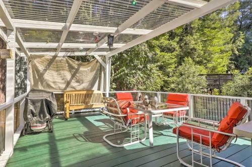 Cozy Guerneville Cabin With Wraparound Deck!