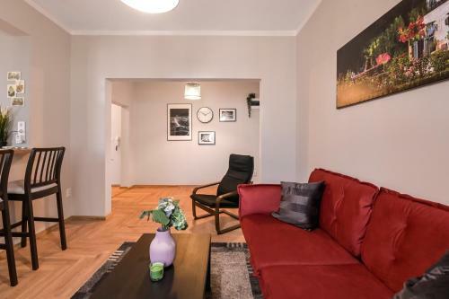 Brand New & Cosy Apartment With A Working Space