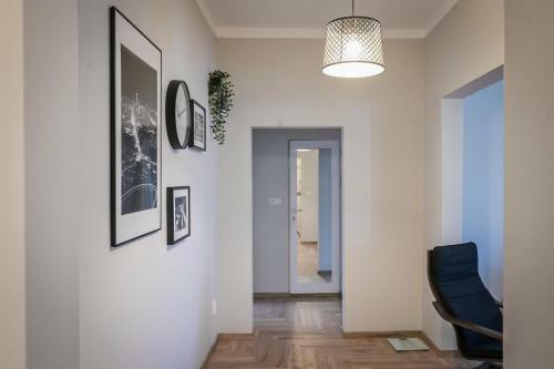 Brand New & Cosy Apartment With A Working Space