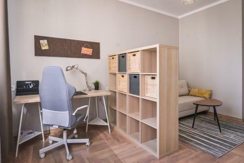 Brand New & Cosy Apartment With A Working Space