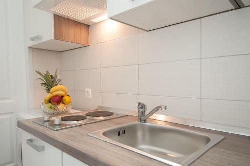 Apartments Tomic A8