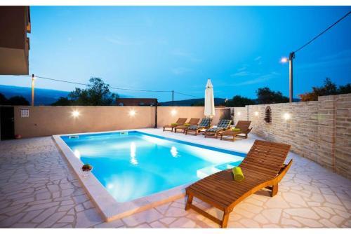 Leon Holiday Home