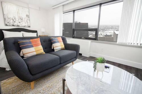 Beautiful Downtown Studio Apartment With Parking