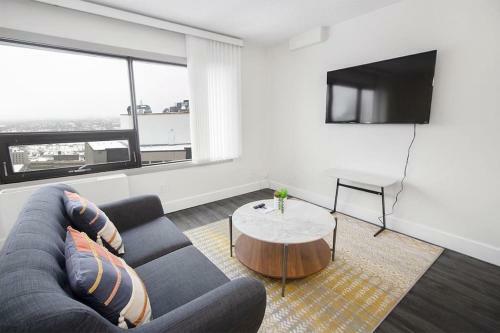 Beautiful Downtown Studio Apartment With Parking