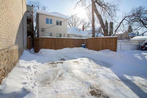 Cheerful 4 Bedrooms Duplex Unit Great Location