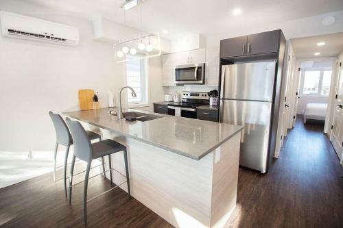 Cheerful 4 Bedrooms Duplex Unit Great Location