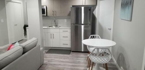 Luxurious 2 Bedroom Basement Suite