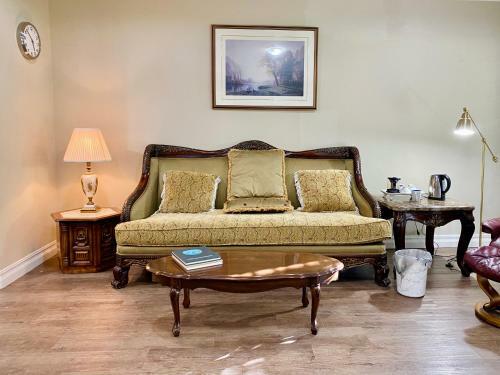 Luxury King 2 Br Garden Suite