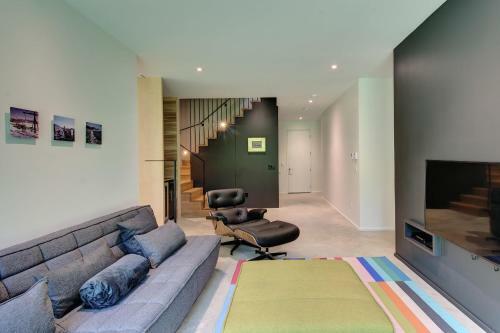 Contemporary + Spa & Sauna
