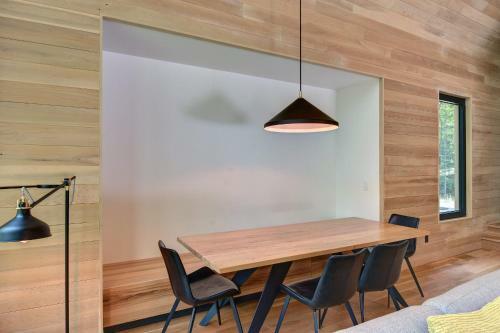 Contemporary + Spa & Sauna
