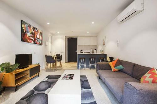 Spacious Brunswick Apartment