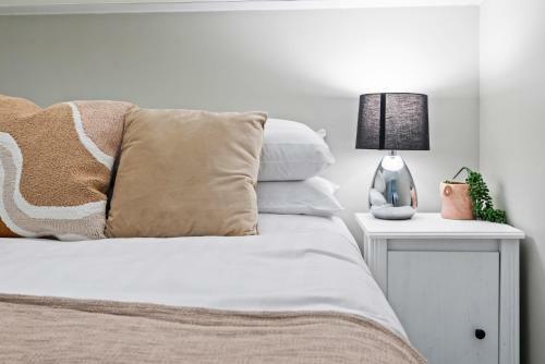 Stylish Apartment With Balcony, Great Amenities
