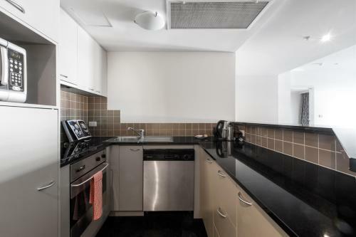 222 Russell Street Serviced Apartment