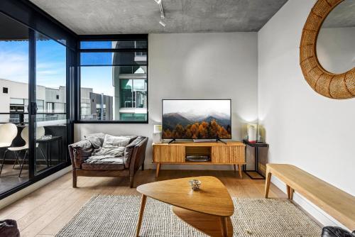 Posada Minimalistic Prahran Apartment With Balcony