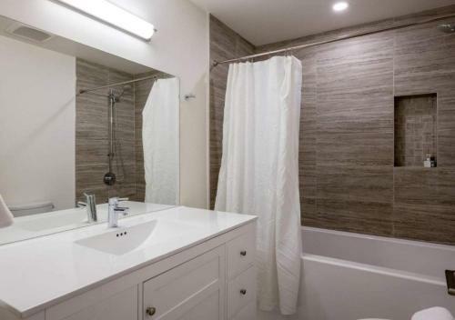 Northern Lights 31 By Mc Luxury Rentals