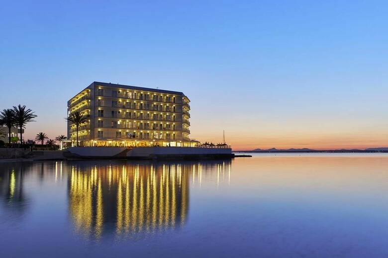 Universal Hotel Marqu�s
