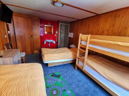 Albergue Bergh�tte Beim Hotel Bahnhof Ausserberg