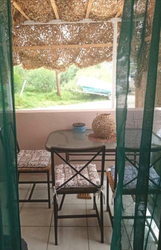 Albergue Votsalon Beach House