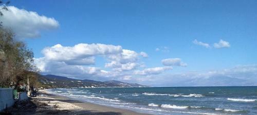 Albergue Votsalon Beach House