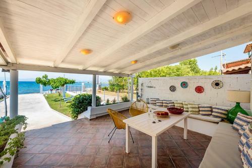Kiko, The Coastline House