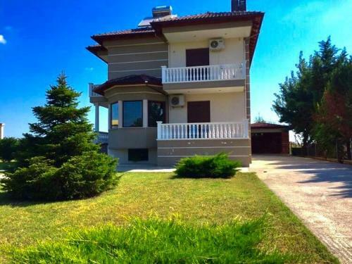 Villa Chariklia