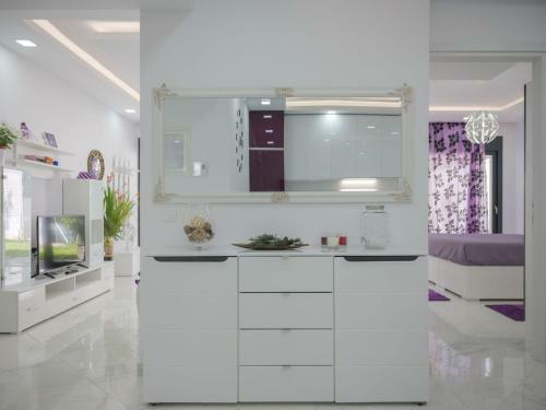 Inviting Villa In Kato Spileo With Private Swimming Pool