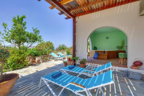 Holiday Home, Kavallos