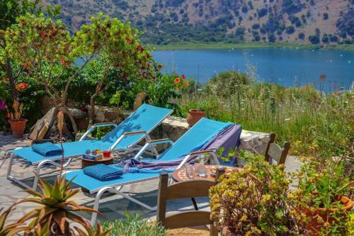 Holiday Home, Kavallos