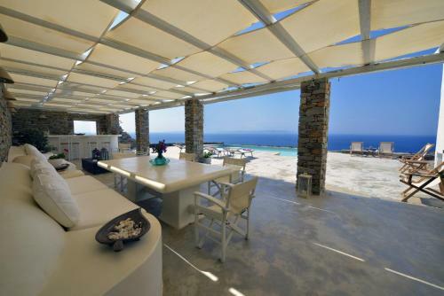 Spectacular Sunset View Villa At Melissaki