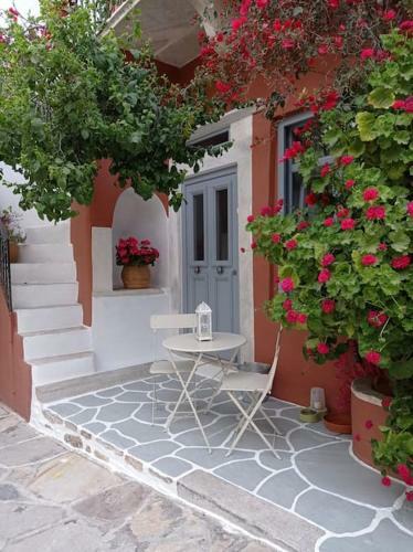 Moscha's Pink House In Chalki
