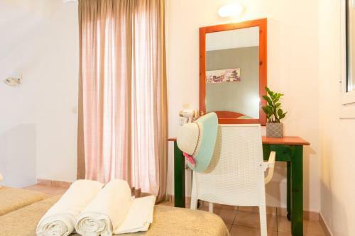 Royal Garden Apartments - Red
