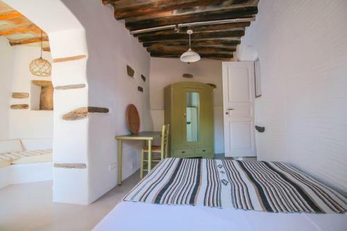 Traditional Villa In Ktikados - 3br And Seaview