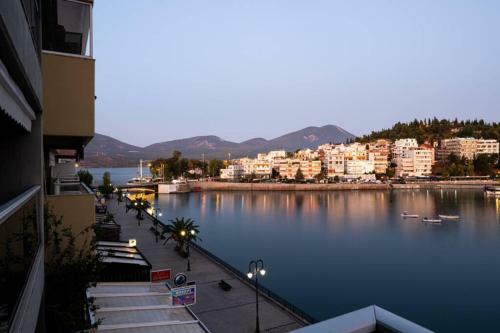 Chalkis Old Bridge (Evripos)- Sea View Apartment