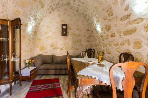 Villa Tholos Home