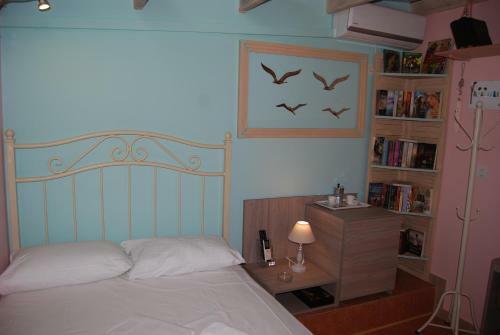 Hostal Luxury Traditional Room The Small Bookstore