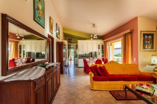 Beachfront Luxury Villa-private Pool, Garden Retreats