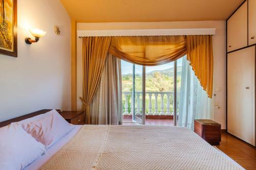 Beachfront Luxury Villa-private Pool, Garden Retreats