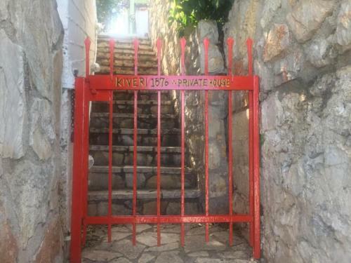 Kiveri 1876 Traditional Seafront Cottage