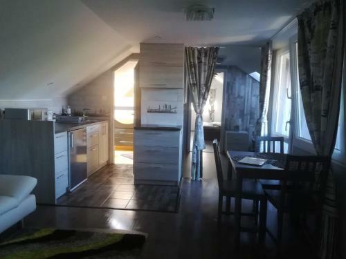 R�zsa Apartman