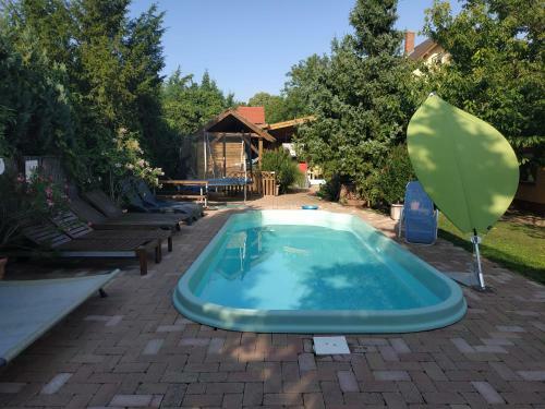R�zsa Apartman