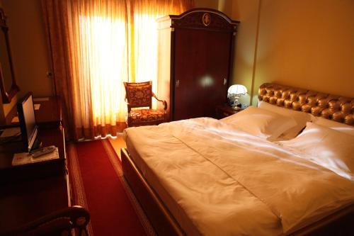 Dinasty Hotel