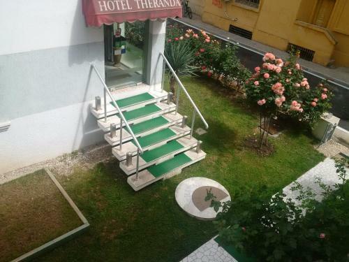 Theranda Hotel