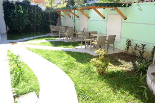 Theranda Hotel