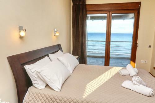 Villa Omega - Beachfront, Garden, Bbq