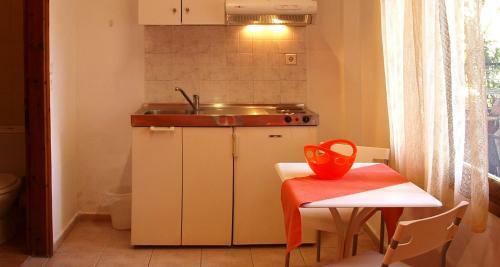 Natsios Apartments