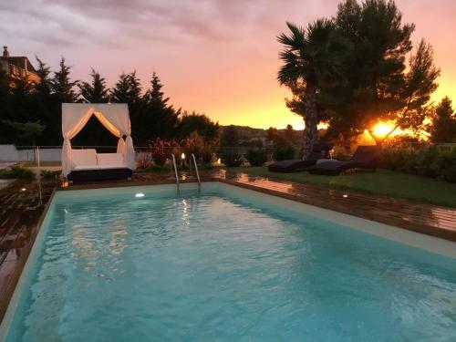 Villa Paradiso - Private Pool, 3 Bdrms, Bbq, Sea View