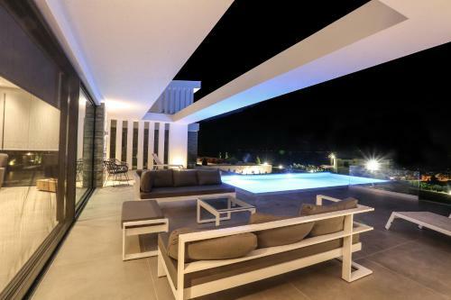 Villas Les Blancs 2 - Private Pool, 5 Bdrms, Panoramic View