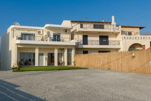 Coral Sea Apartment