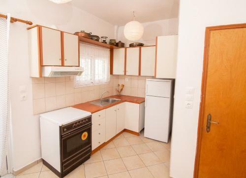 Peroulia 1st Floor Apartment