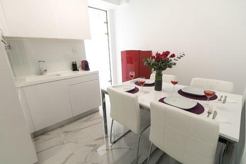 Aria Apartments 100 M From The Beach